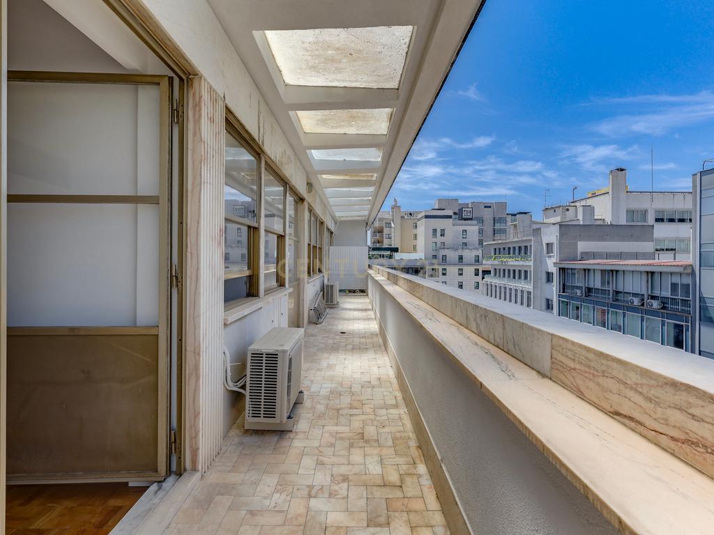 Escritório em zona de prestígio com 210 m² a 30 metros da Avenida da Liberdade! - Image 3