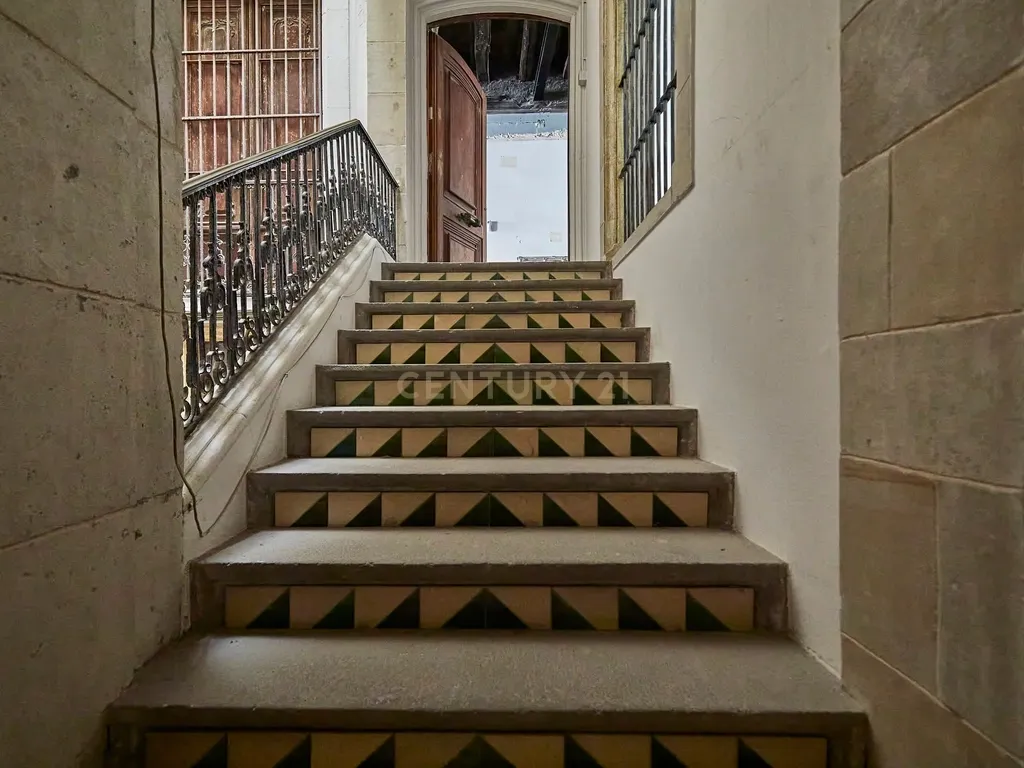 Duplex Espetacular em Barcelona, Cataluña - 463m² de Potencial - Image 17