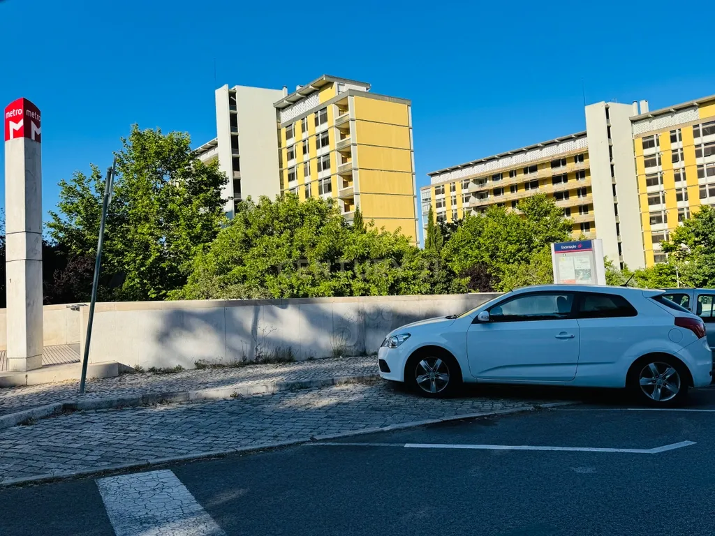 APARTAMENTO T3 REMODELADO NA ENCARNAÇÃO - Image 22