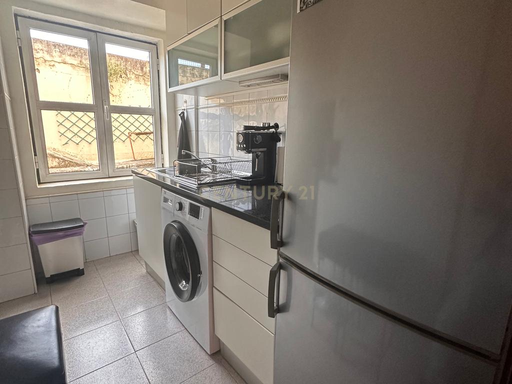 Apartamento T2 em Alcantara em Localização Privilegiada - Image 16