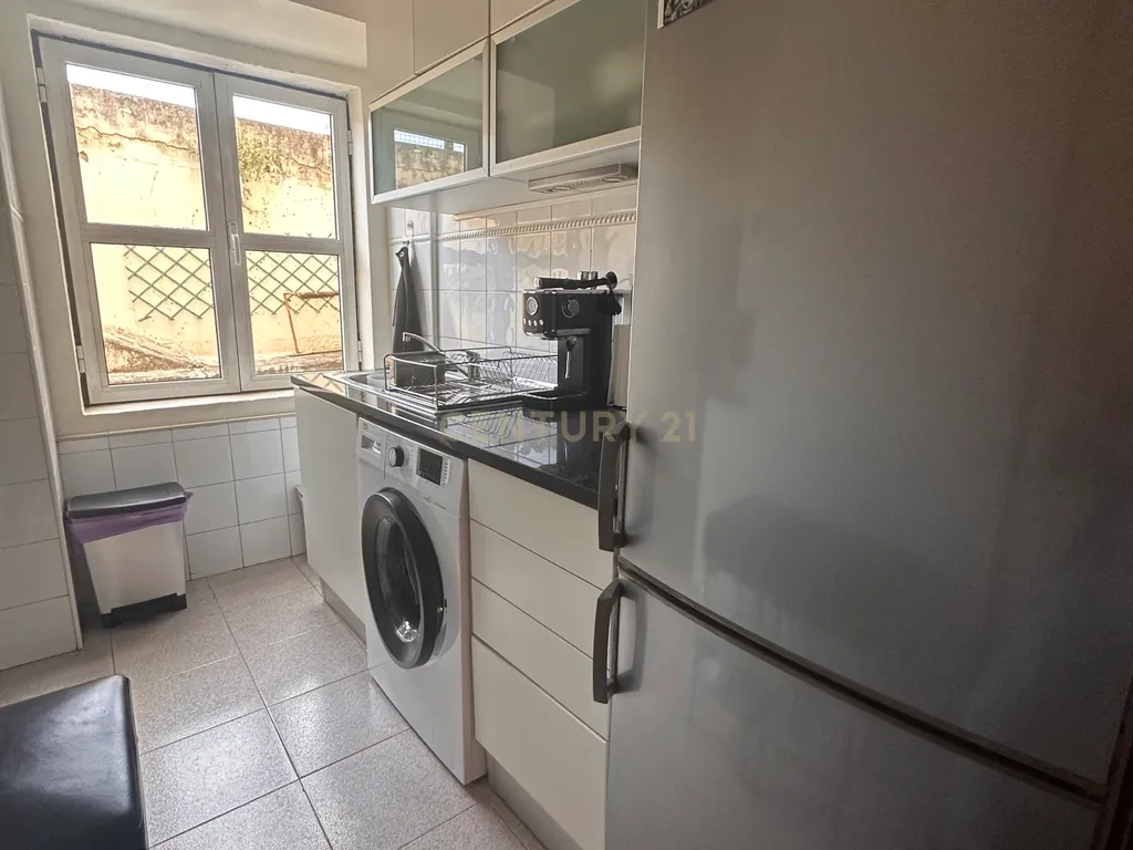 Apartamento T2 em Alcantara em Localização Privilegiada - Image 16
