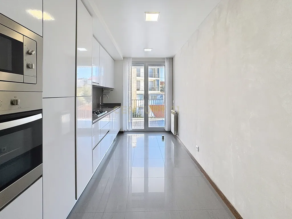 Penthouse T2 com Terraço e Piscina Privativa – Sítio da Nazaré - Image 29