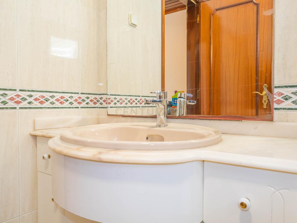 Apartamento T2, com Parqueamento e Arrecadação, em Caneças - Image 15
