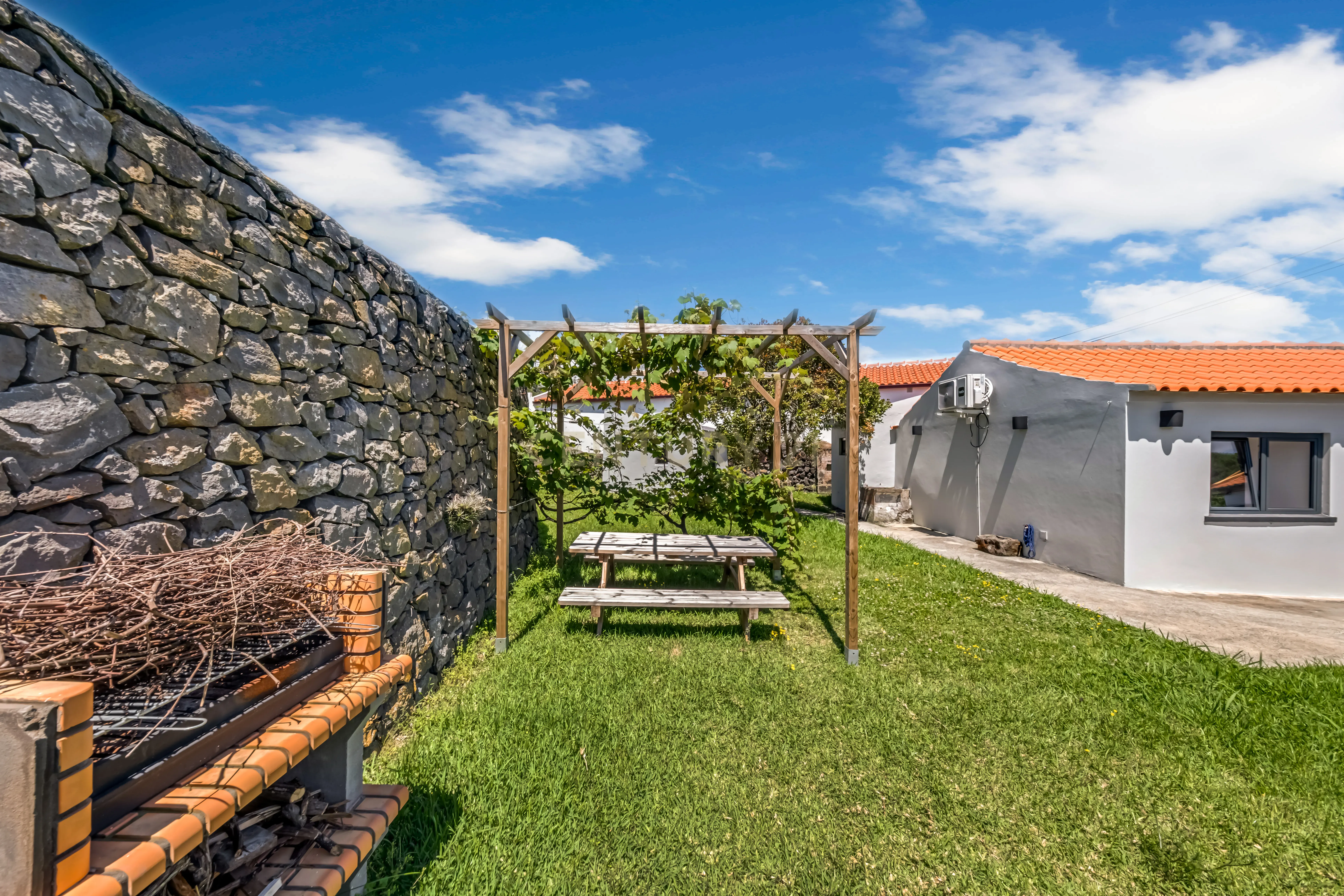 Fotografia 6 de Moradia T1 com jardim e Licença de Alojamento Local Ativa Angra do Heroísmo
