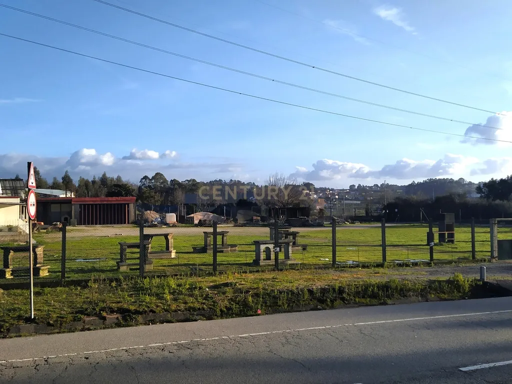 Terreno para Construção, na Via do Poder Local, em Paços de Ferreira - Image 1