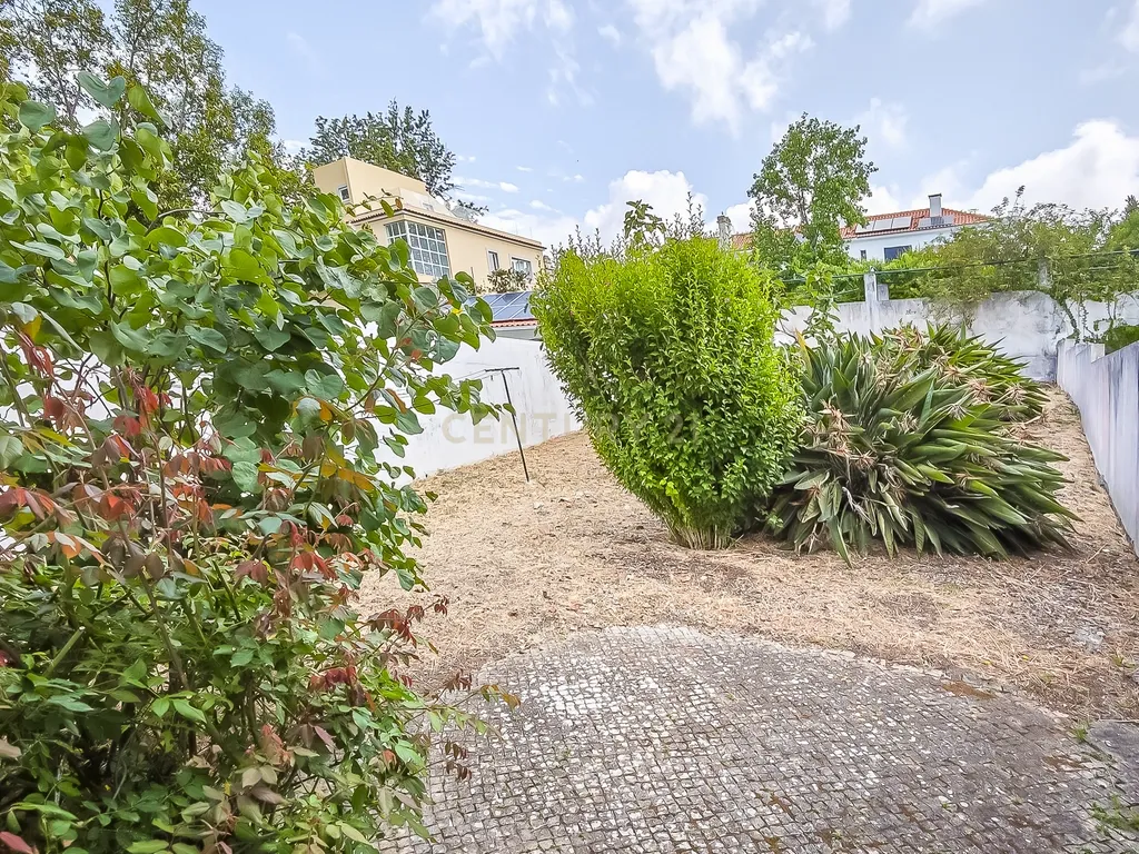 Moradia Restelo com enorme potencial - Image 4