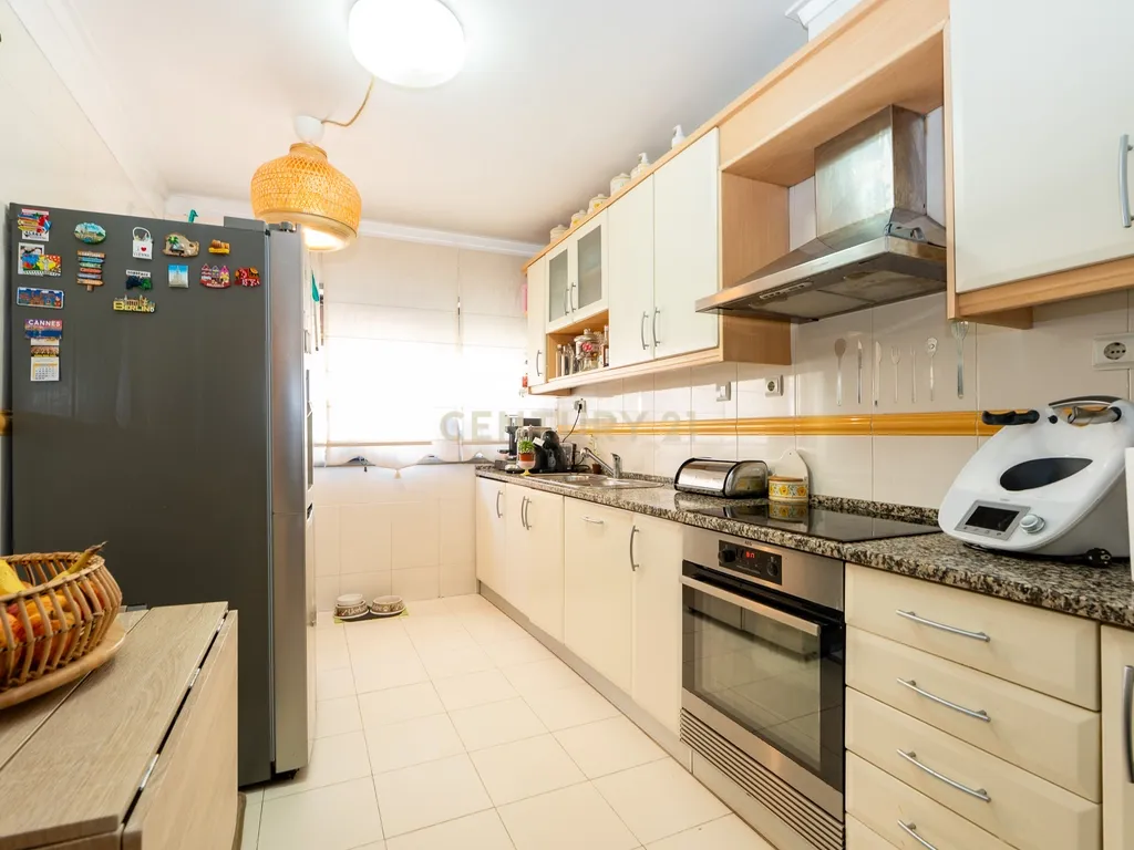 Apartamento T3 com Parqueamento – Quinta Nova, Odivelas - Image 12
