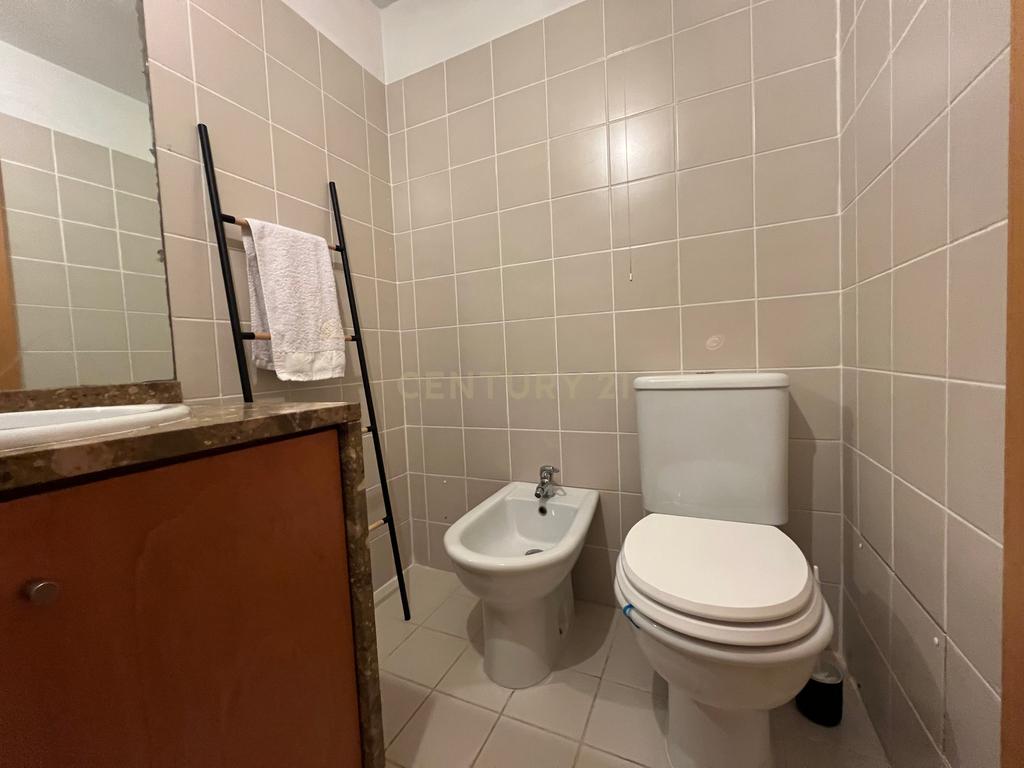 Apartamento T3 com vista desafogada e excelente luminosidade em Lumiar - Image 28