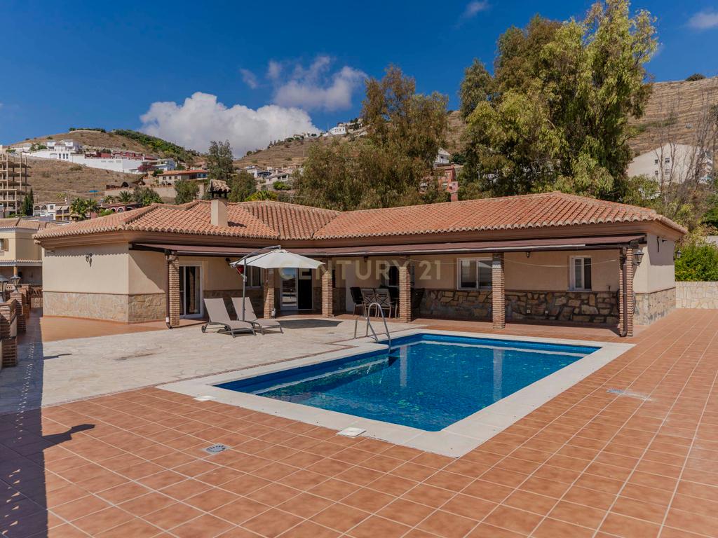 MAGNIFICA PROPIEDAD EN EL MISMO PUEBLO DE ALMUÑECAR