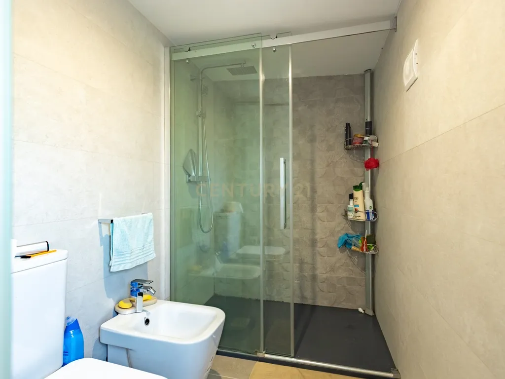 Moradia Renovada em Marco de Canaveses com restaurante no piso inferior - Image 12