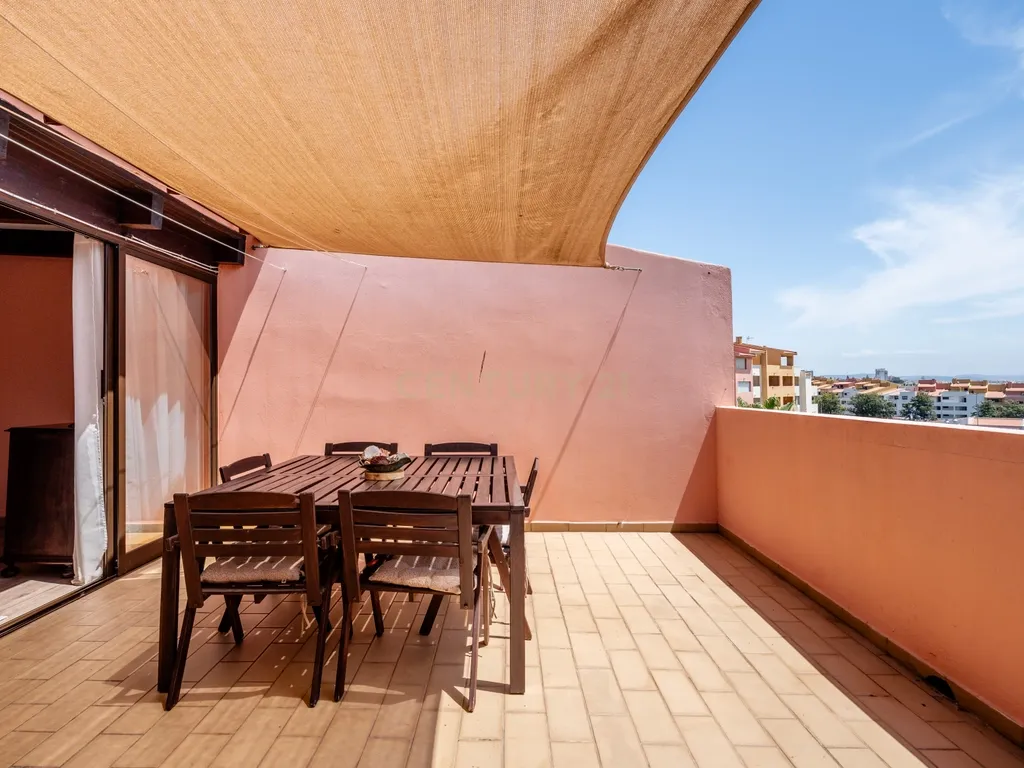 Apartamento com piscina, elevador e vista mar, no centro de Albufeira - Image 12