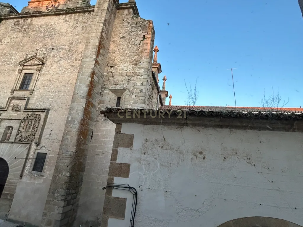 Edifício exclusivo com grande potencial numa das melhores zonas de Trujillo - Image 31