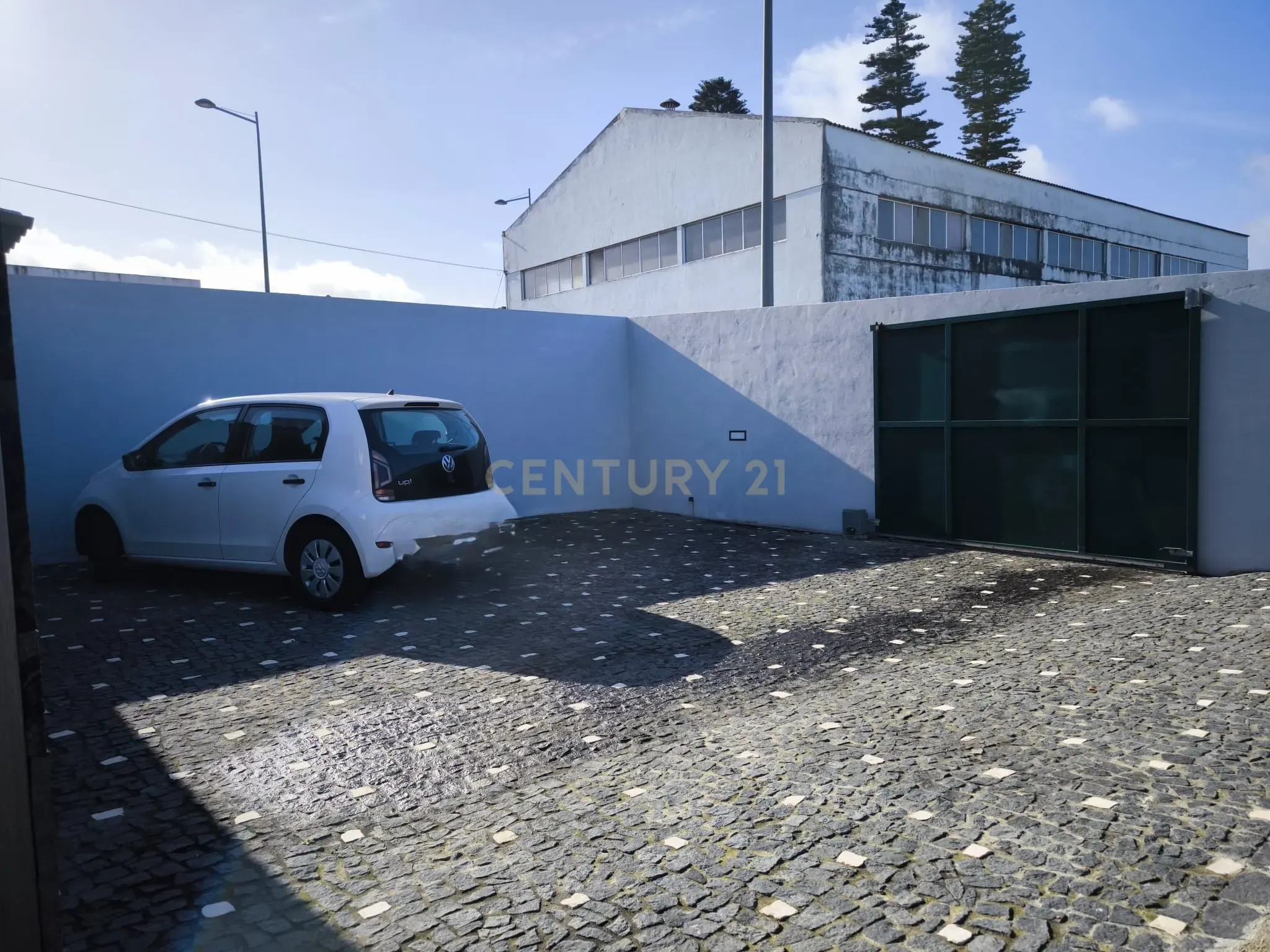Moradia T2 no Centro da Ribeira Grande – Localização Privilegiada - Image 27