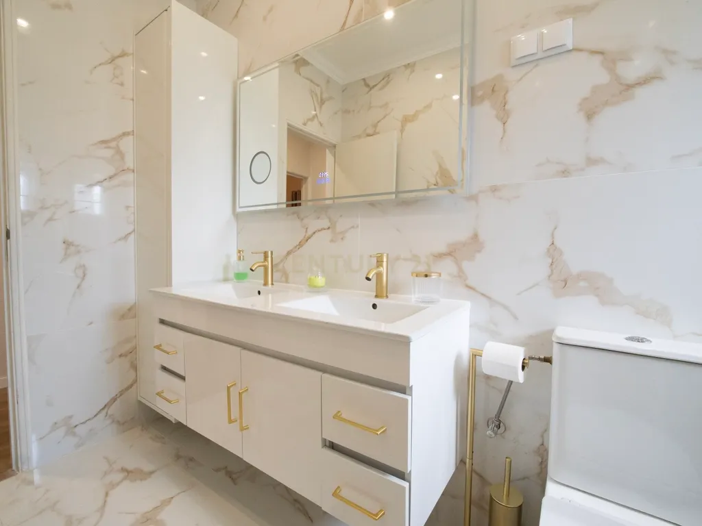 Moradia T2 Renovada, com 119 m² de Logradouro - Image 12