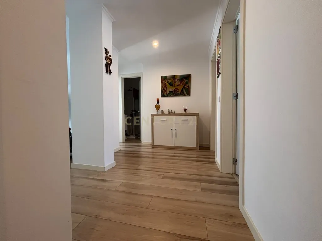T3 Renovado em Mem Martins, Sintra - Image 4