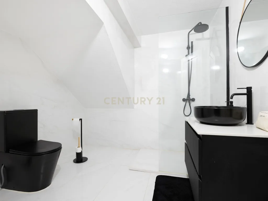 Moradia T5 de Luxo com Piscina, Ginásio, Sauna e Garrafeira em Birre, Cascais - Image 29