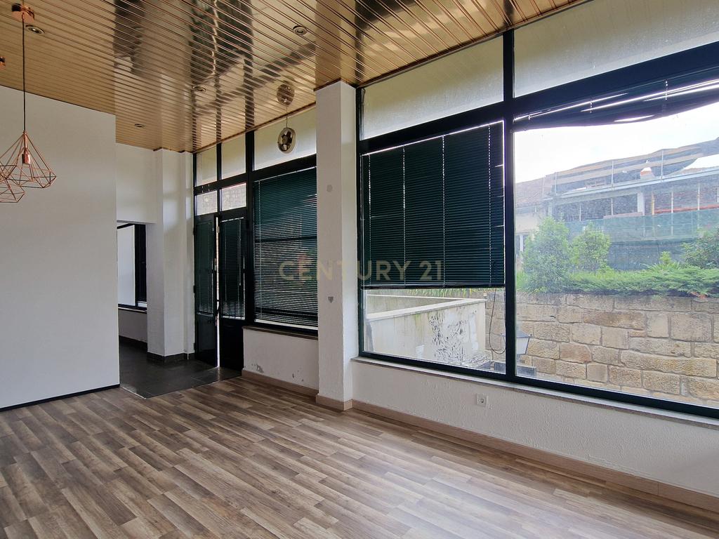 Loja para venda no centro de Viseu - Image 1