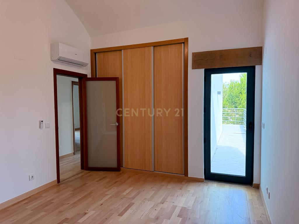Moradia T5 para arrendamento no Palmela Village - Image 23