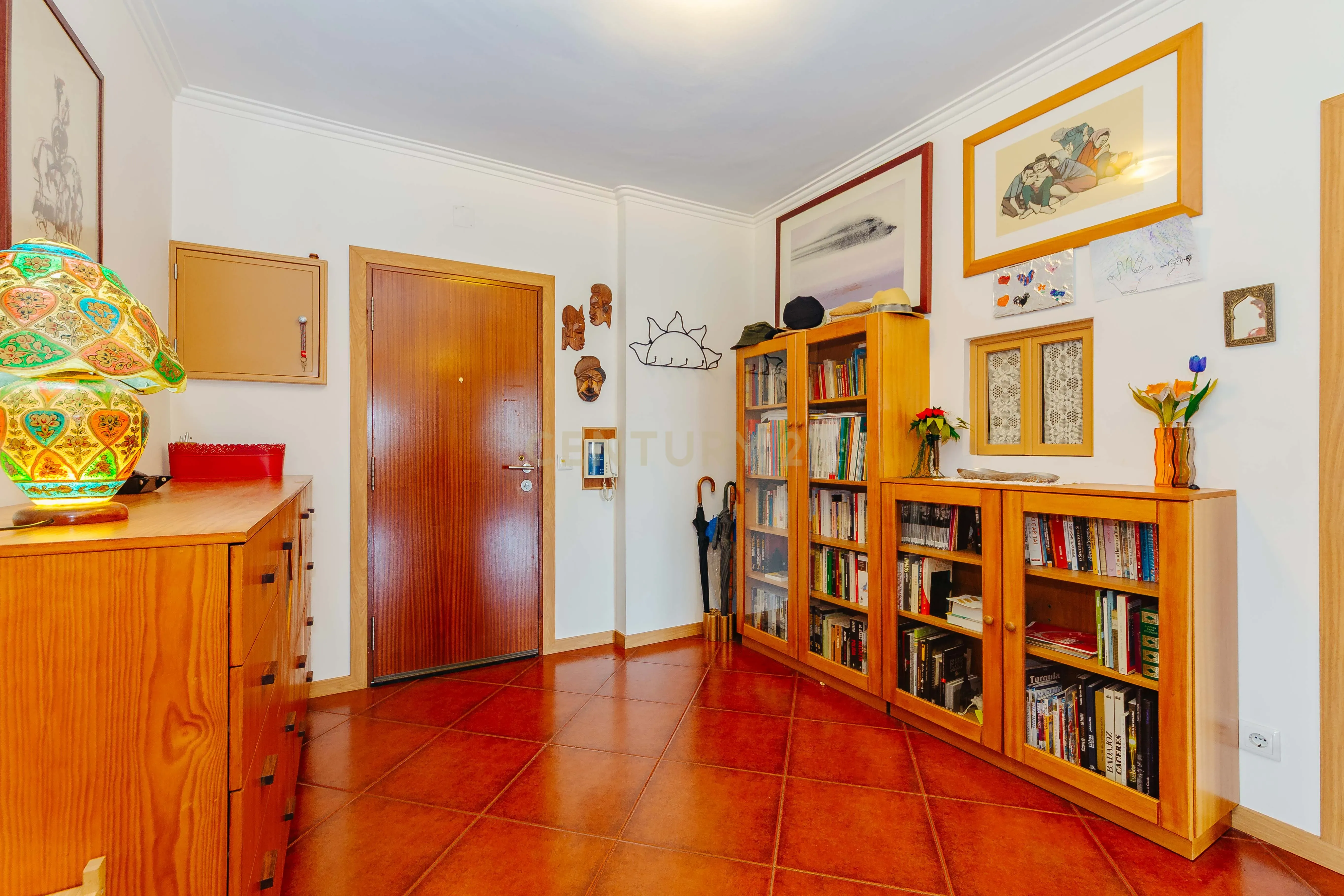 Apartamento T3 com 119 m² em Alfornelos – Remodelado, 2 WC, facilidade de estacionamento e proximidade à estação do Metro - Image 7