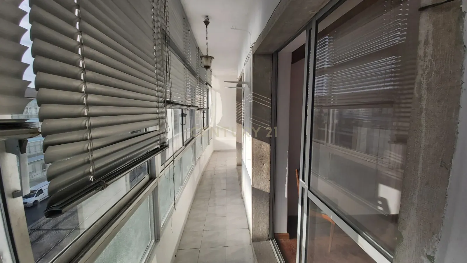 Fotografia 9 de Apartamento T2 em Almada na Av. Nuno Alvares Pereira.