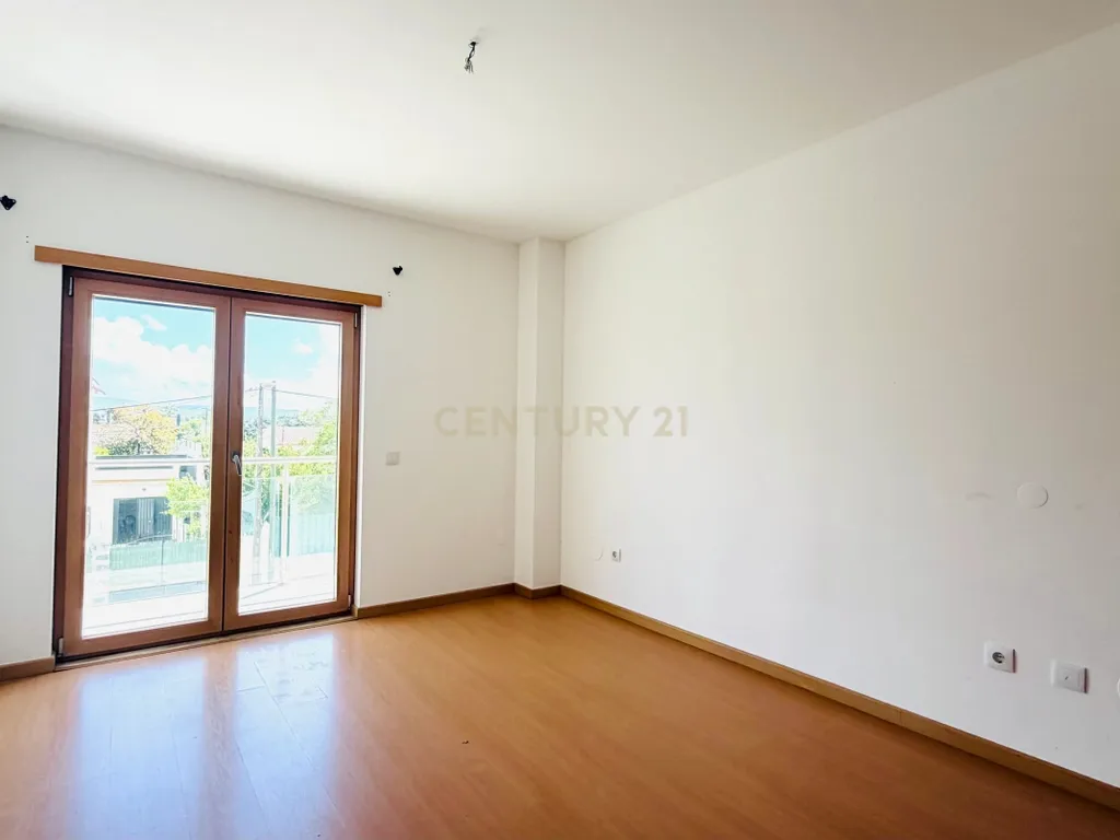 Magnífico Apartamento T4 com Duas Varandas e Arrecadação na Cascalheira, Pinhal Novo - Image 22