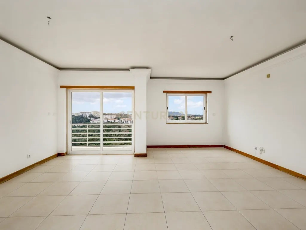 Apartamento T3 na Serra das Brancas, com box de 67m2 e arrecadação. - Image 10