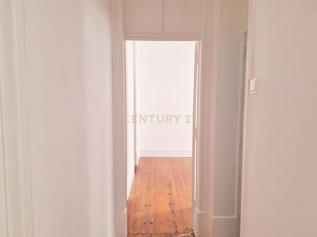 Apartamento T3+2 para Arrendamento em Campolide - Image 26