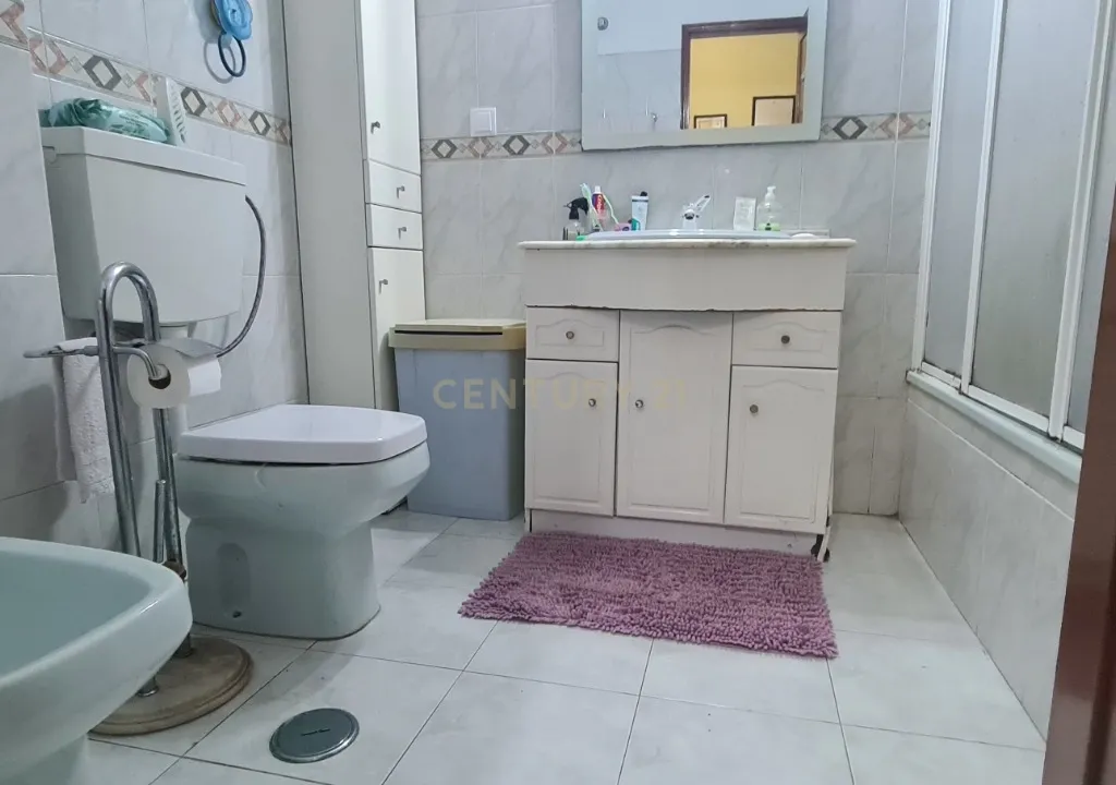 T3 Espaçoso em Excelente Localização- Quinta do Conde - Image 10