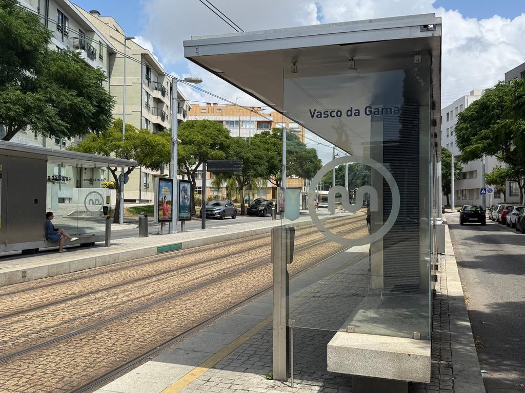 Loja para T1+1 aprovado para habitação, junto ao Metro — oportunidade antes da obra - Image 11