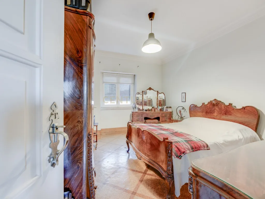 Fantástico Apartamento na Av. João XXI, com uma localização estratégica. - Image 16