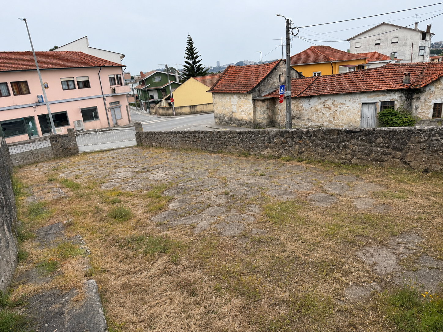 Fotografia 5 de Moradia Arrendada com Contrato Vitalício | Garagem e Terreno | Rio Tinto, Gondomar