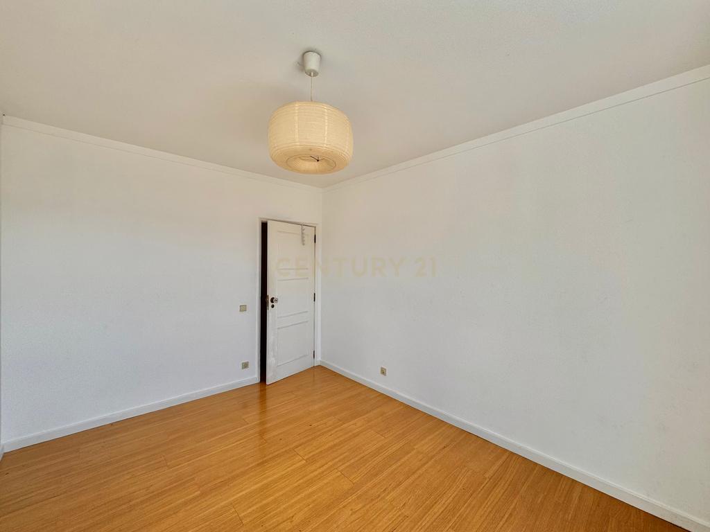 Apartamento T4 no centro de Santo Tirso - Image 6