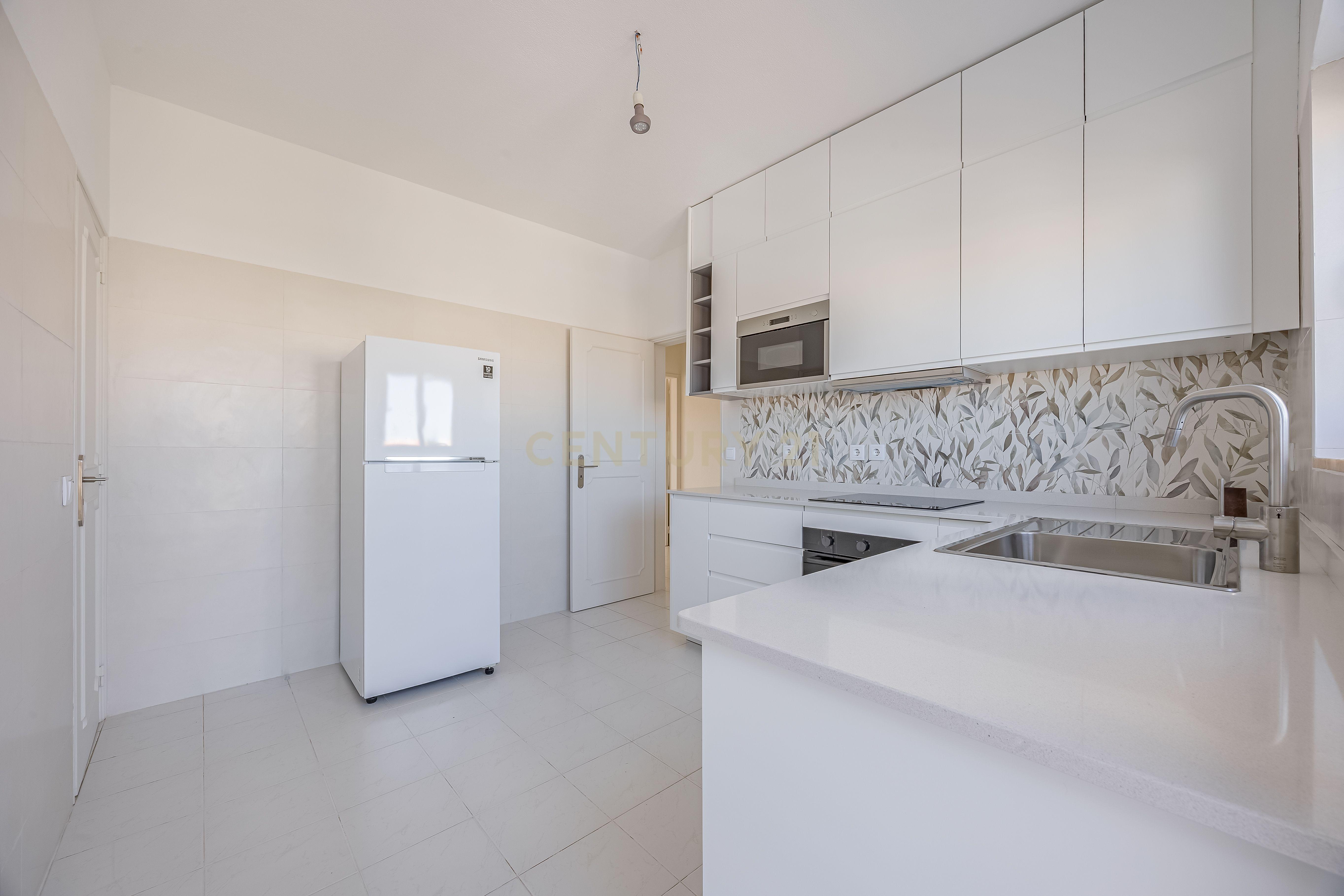 Fotografia 3 de #NOVIDADE# Apartamento Renovado com muita luz natural T2 em Lagos, Faro