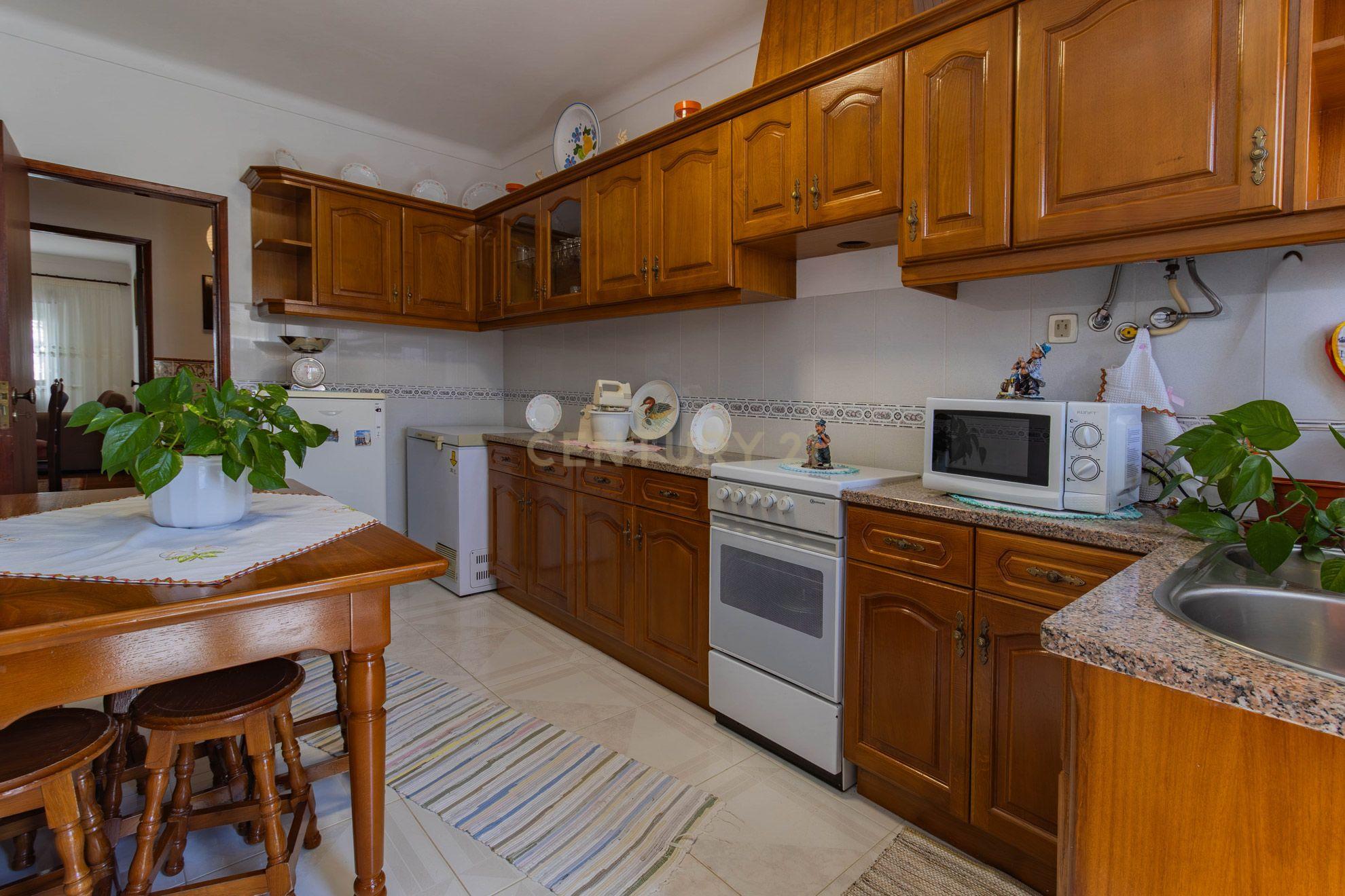 Fotografia 6 de Apartamento T3 Rés do Chão com Garagem, Logradouro e Terreno – Marinha Grande