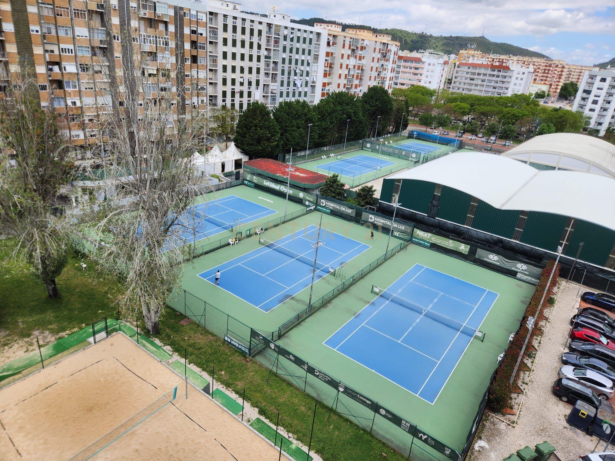 Apartamento Moderno em Setúbal com Vista para a Cidade e Montanha - Image 5