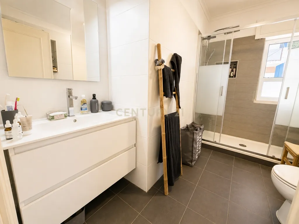 Apartamento T2 Renovado | Fontainhas | Cascais - Image 21