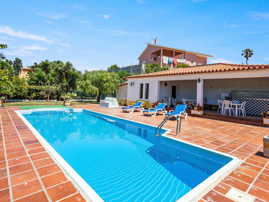 Moradia T5 com Piscina em Lourinhã - Image 1