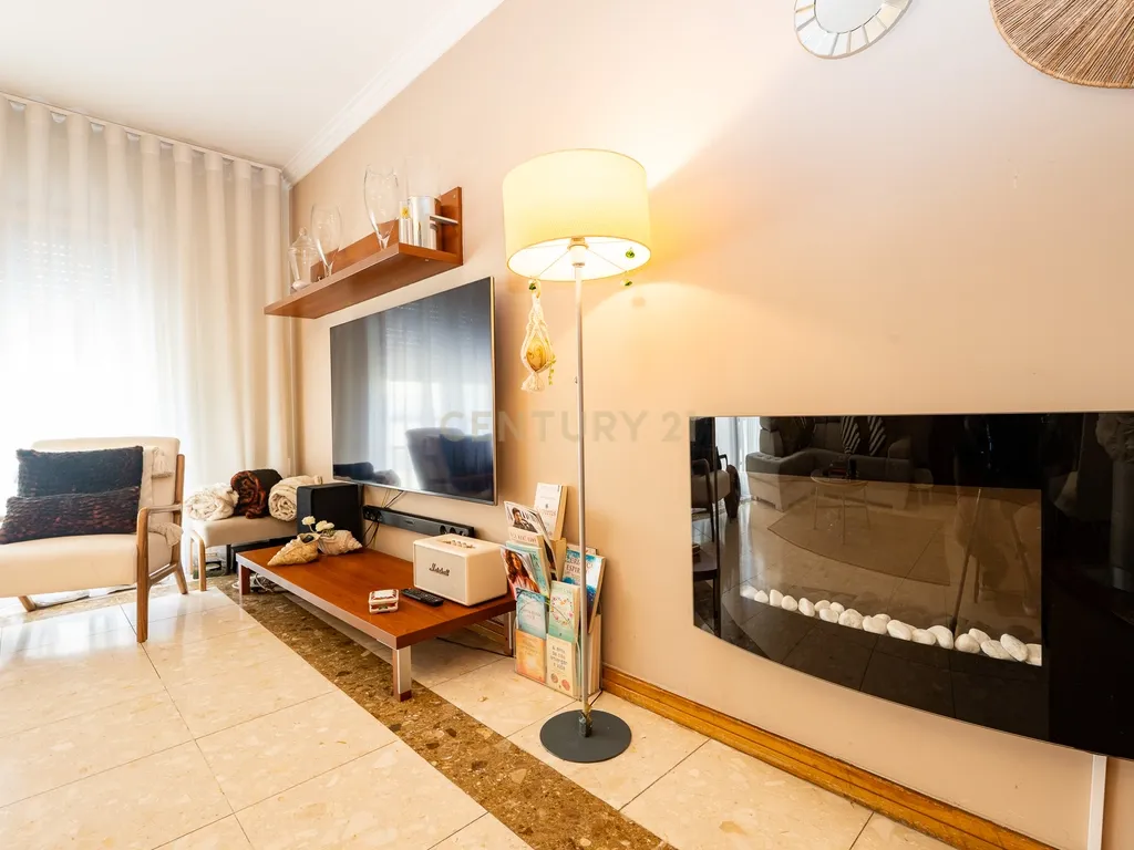 Apartamento T3 com Parqueamento – Quinta Nova, Odivelas - Image 9