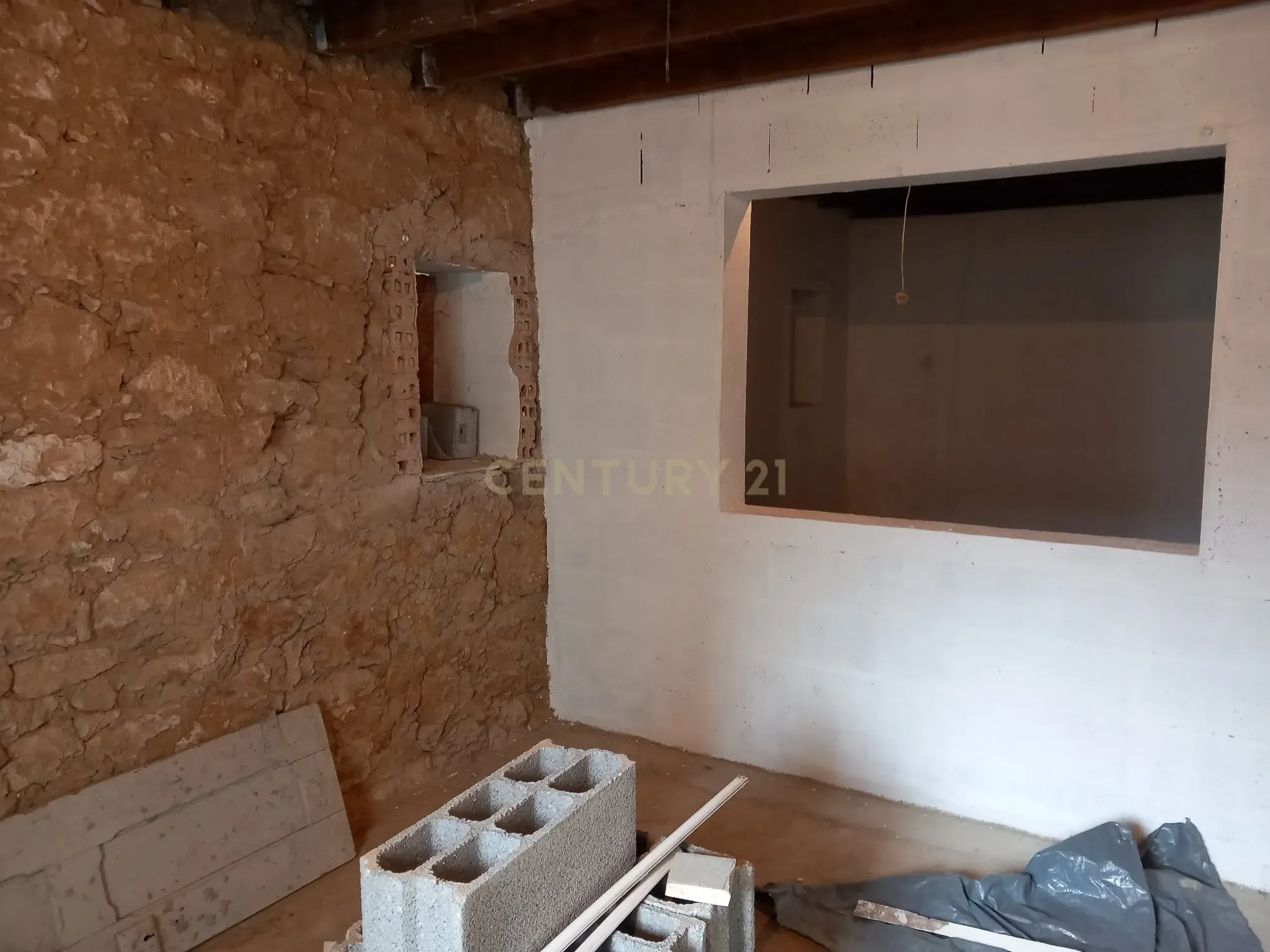 Moradia Com 2 pisos e quintal Ladoeiro - Image 16