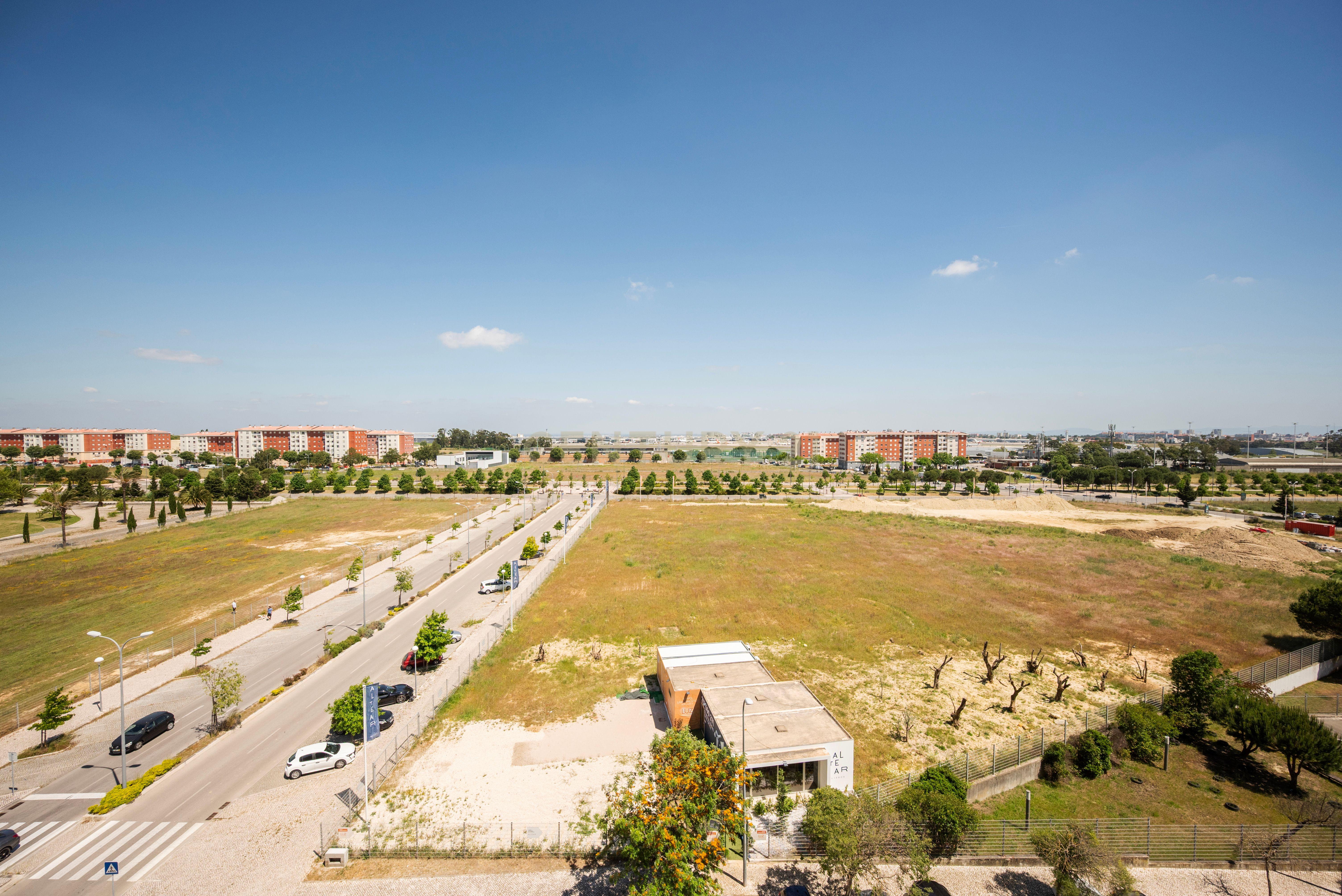 Apartamento T3 Luminoso com Vista Deslumbrante e Localização de Excelência – Parque Oeste / Quinta das Conchas - Image 26