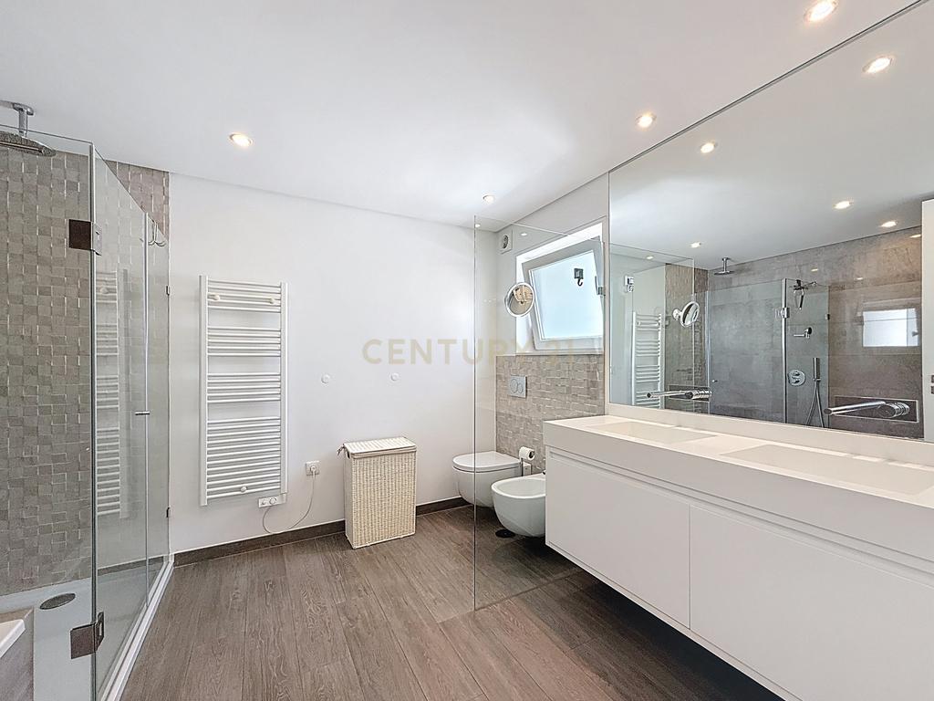 Luxuosa Moradia T3 com Vista Mar em S. Pedro do Estoril, Parede - Image 34
