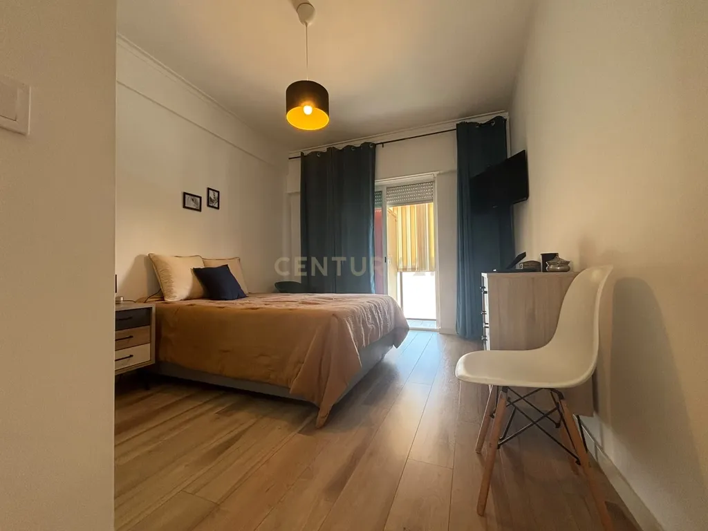 T3 Renovado em Mem Martins, Sintra - Image 22