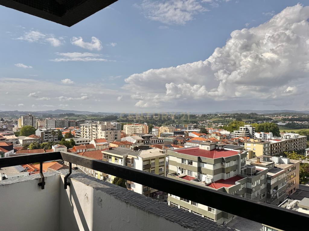 Apartamento T4 no centro de Santo Tirso - Image 28
