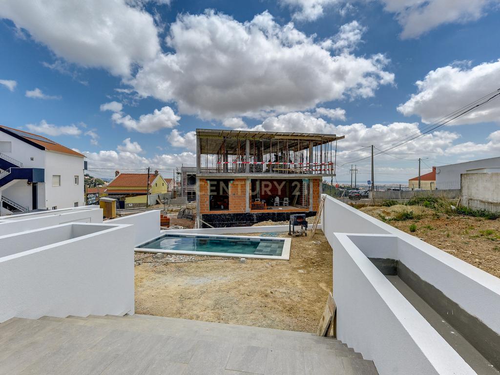 Moradia T4 com piscina em Caneças - Image 18