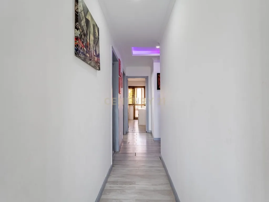 Apartamento T3 na Ramada com 92 m² e vista incrível para Lisboa - Image 19