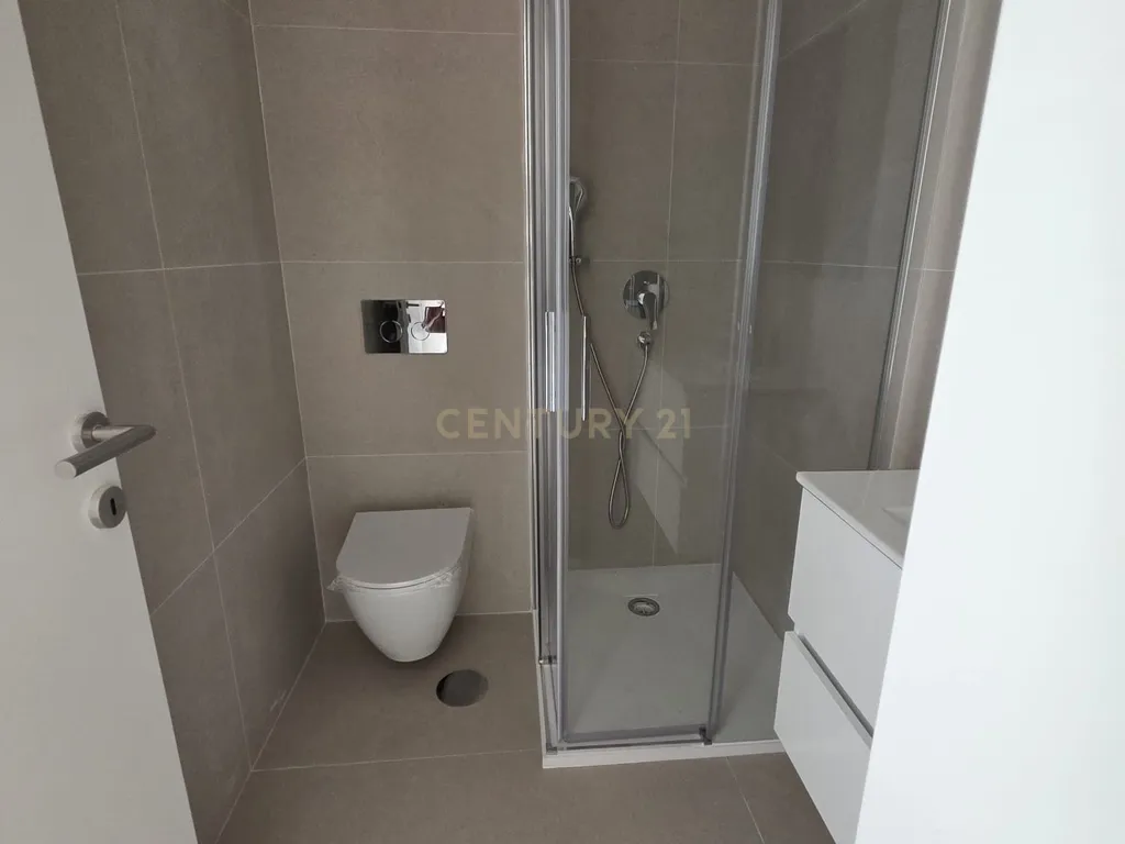 Moderno T2 Novo em Vila Nova de Gaia com Vista para a Cidade - Image 8