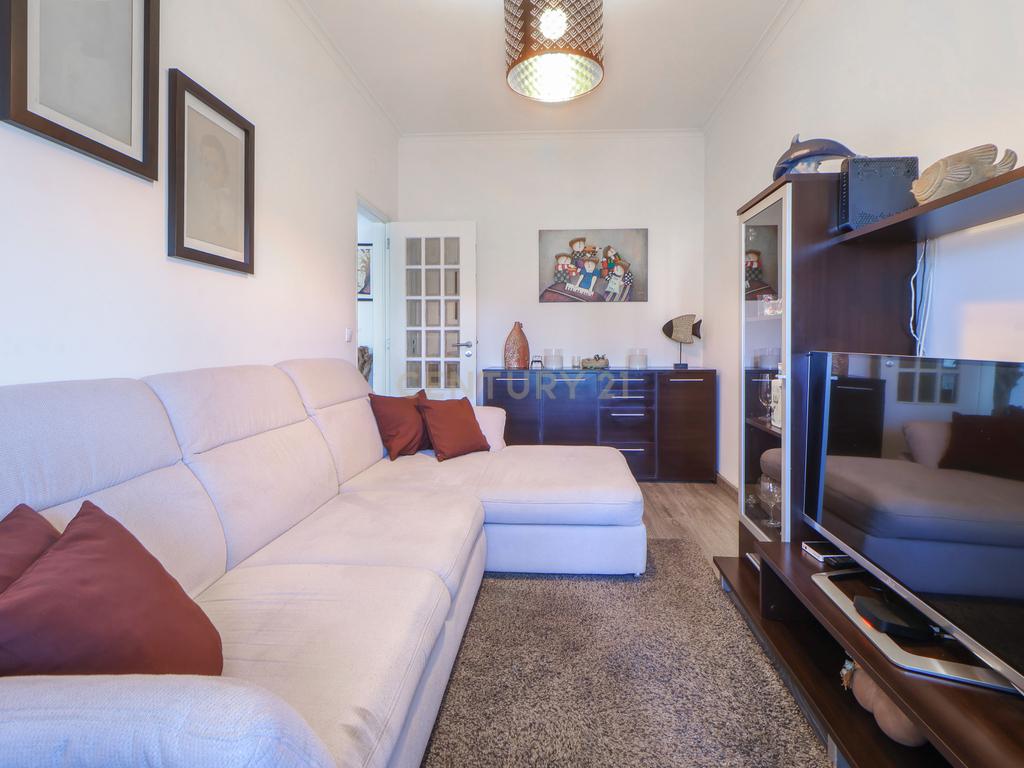 Apartamento T2 em zona central inserido em prédio com 2 elevadores | Praceta da Meia Laranja, Setúbal - Image 5