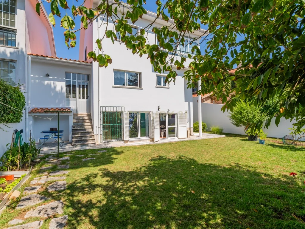 Moradia T4 isolada com jardim no Bairro do Rosário, Cascais - Image 40