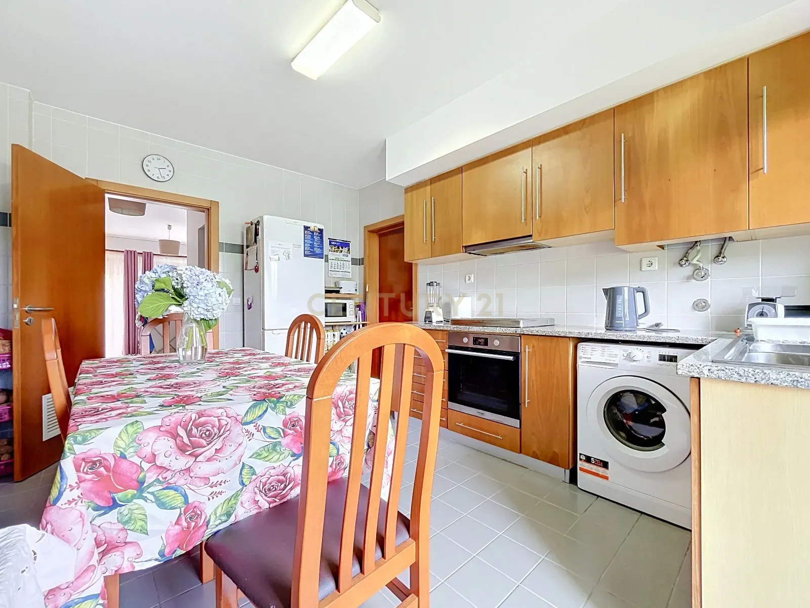 Fotografia 5 de Apartamento T2 com Varandas, Excelentes Áreas e Zona de Lazer Privativa — Santa Cruz, Lagoa