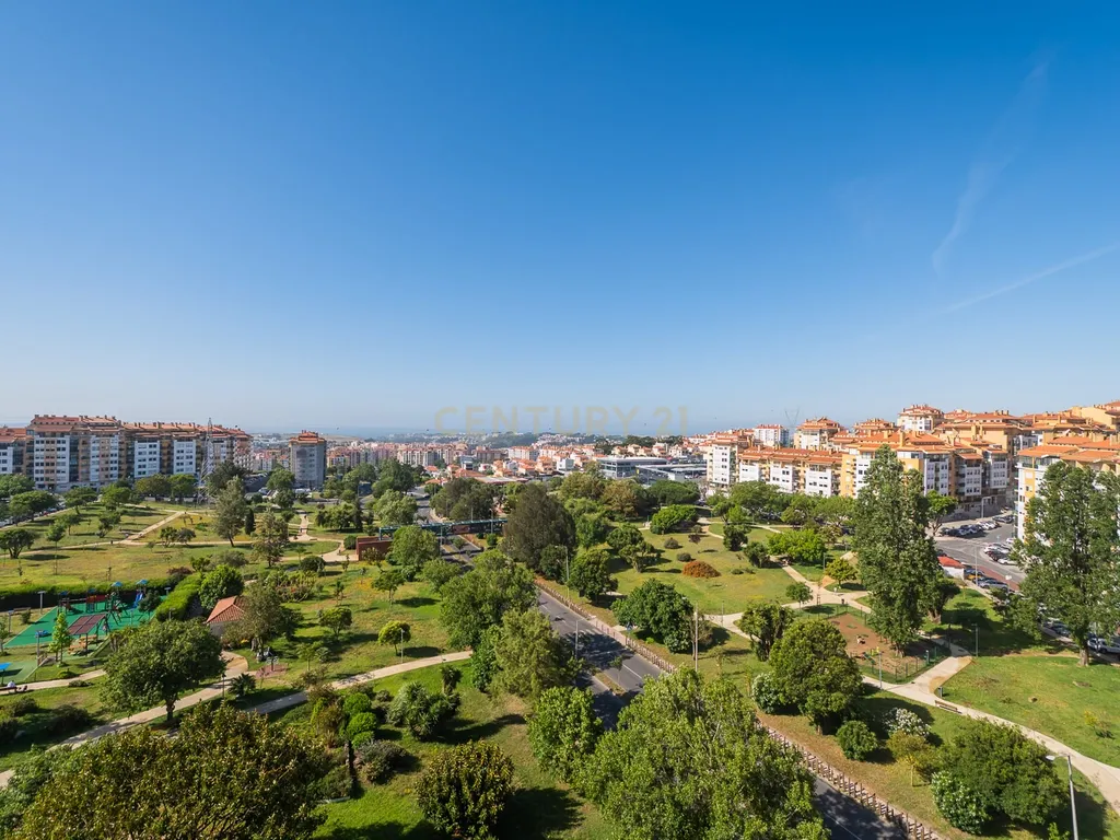 Exclusivo T2 com Vista Panorâmica de Excelência | Massamá Norte - Image 3